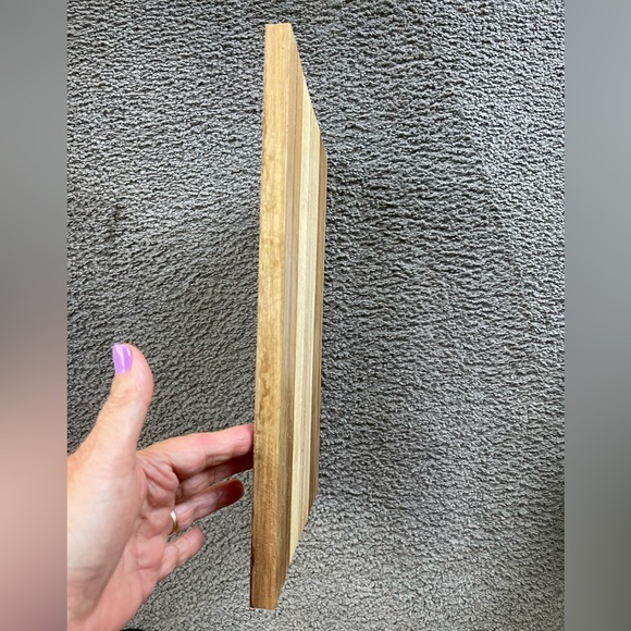 THE PIONEER WOMAN Wooden Cutting Board. 13” x 9”. - Picture 4 of 6